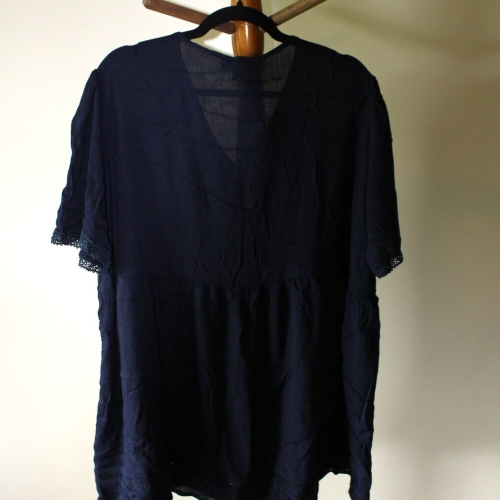 Lightweight Blouse - Picture 2 of 3